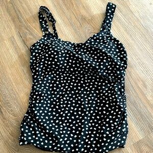 full coverage padded bikini top medium black-and-white geometrical pattern.